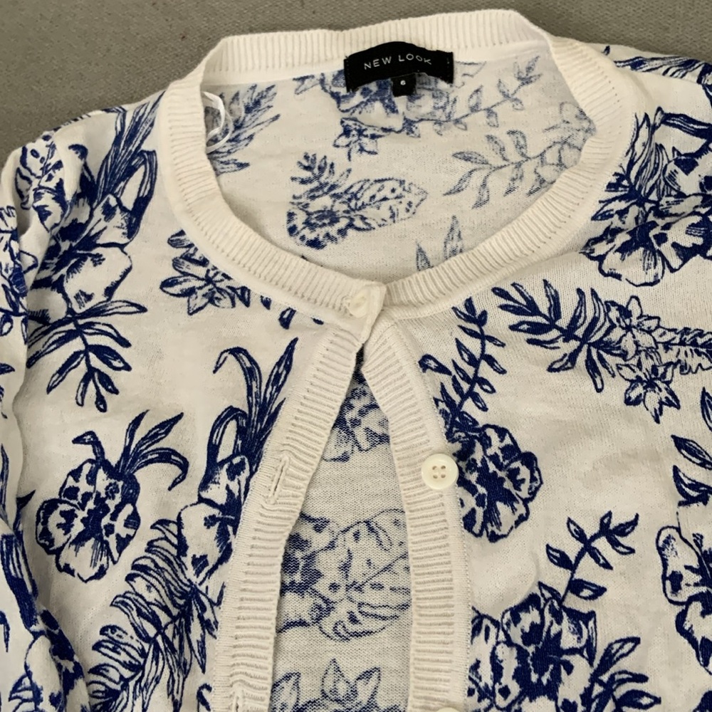 Floral New look cardigan white with blue flower all over print UK 6 US 2